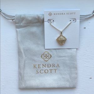 Kendra Scott Kacey Pendant Necklace